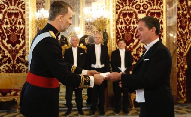 El embajador belga, Marc Malcoen, entrega sus credenciales al rey Felipe VI. CASA REAL