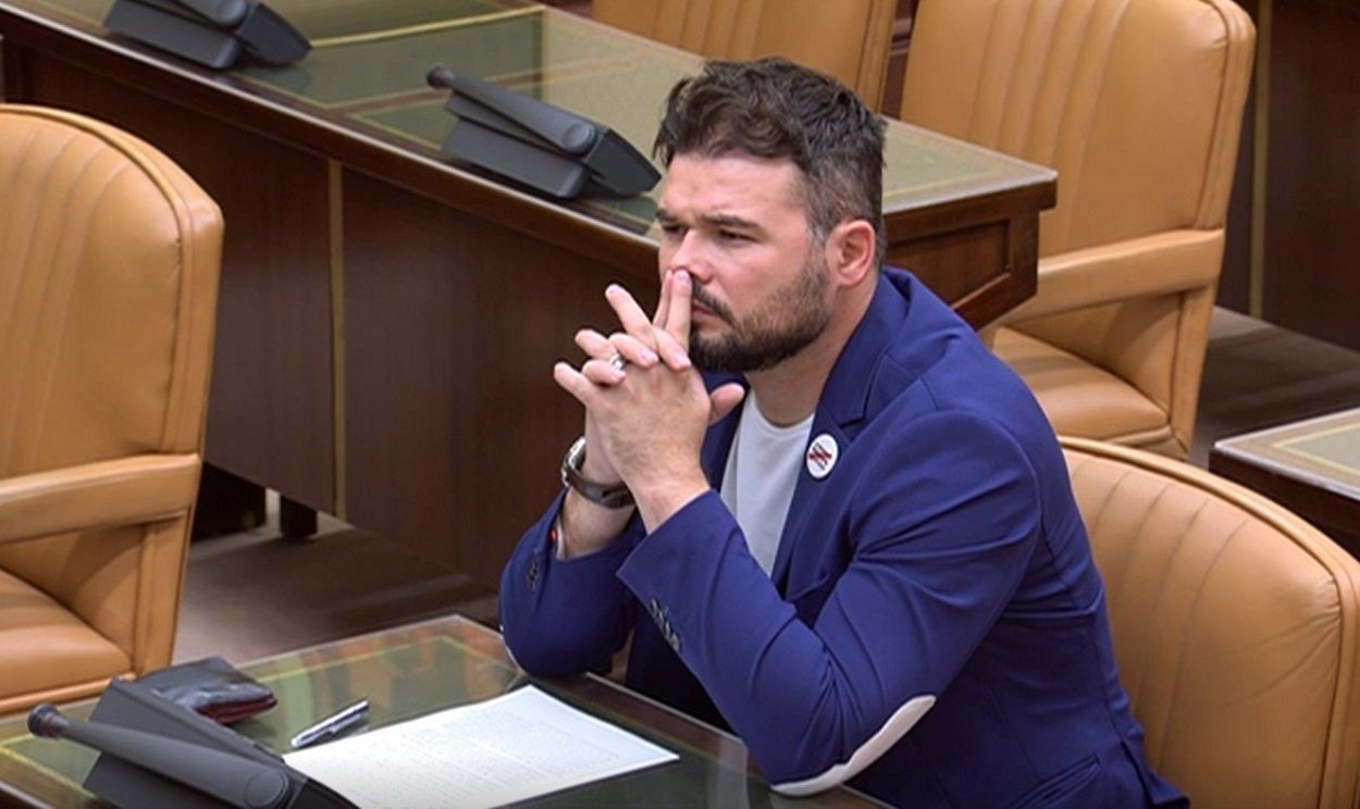 Gabriel Rufián durante la sesión de una comisión del Congreso. 