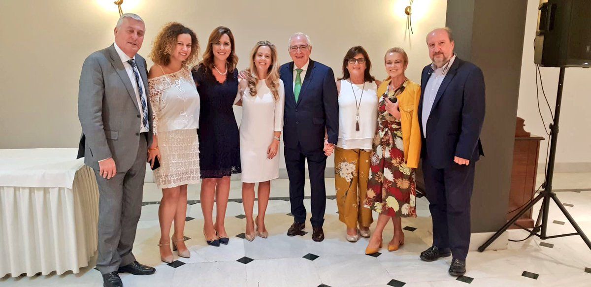 Los miembros del PP de Melilla en la comida de despedida junto a la Fiscal. Twitter: @PazVelazquez