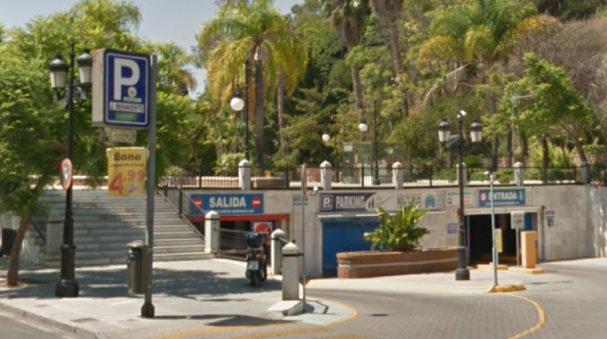 El parking de José Villarejo en Marbella. 