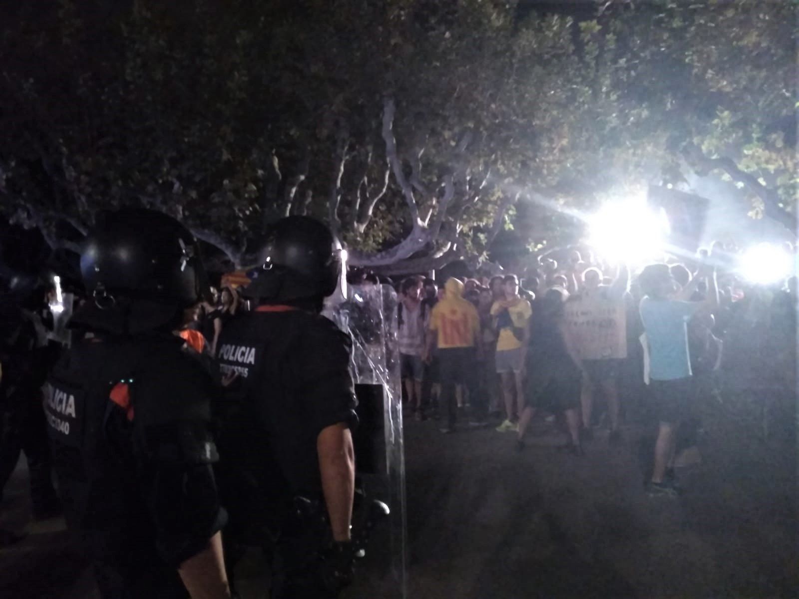 Tensión entre unos 200 manifestantes y Mossos al final de la manifestación de Barcelona. Europa Press