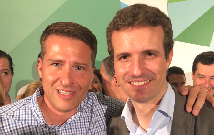 Óscar Medina, alcalde de Torrox, junto a Pablo Casado