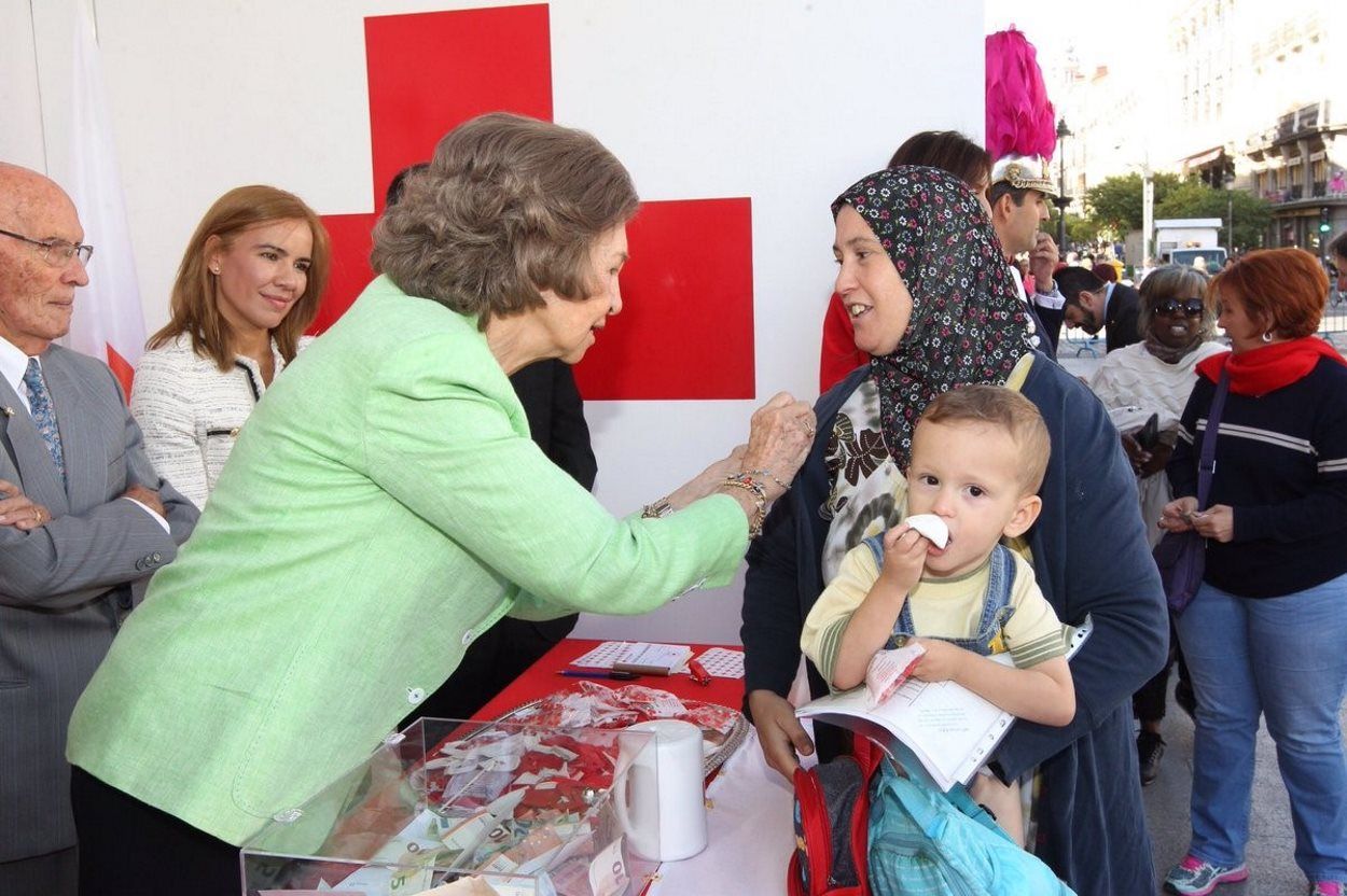 La reina Doña Sofía con la Cruz Roja. Europa Press
