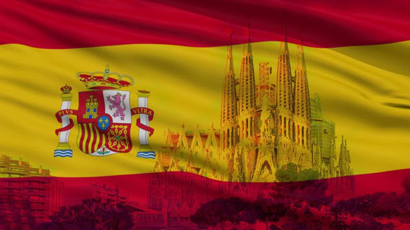 Un fotomontaje con la Sagrada Familia con la bandera de España
