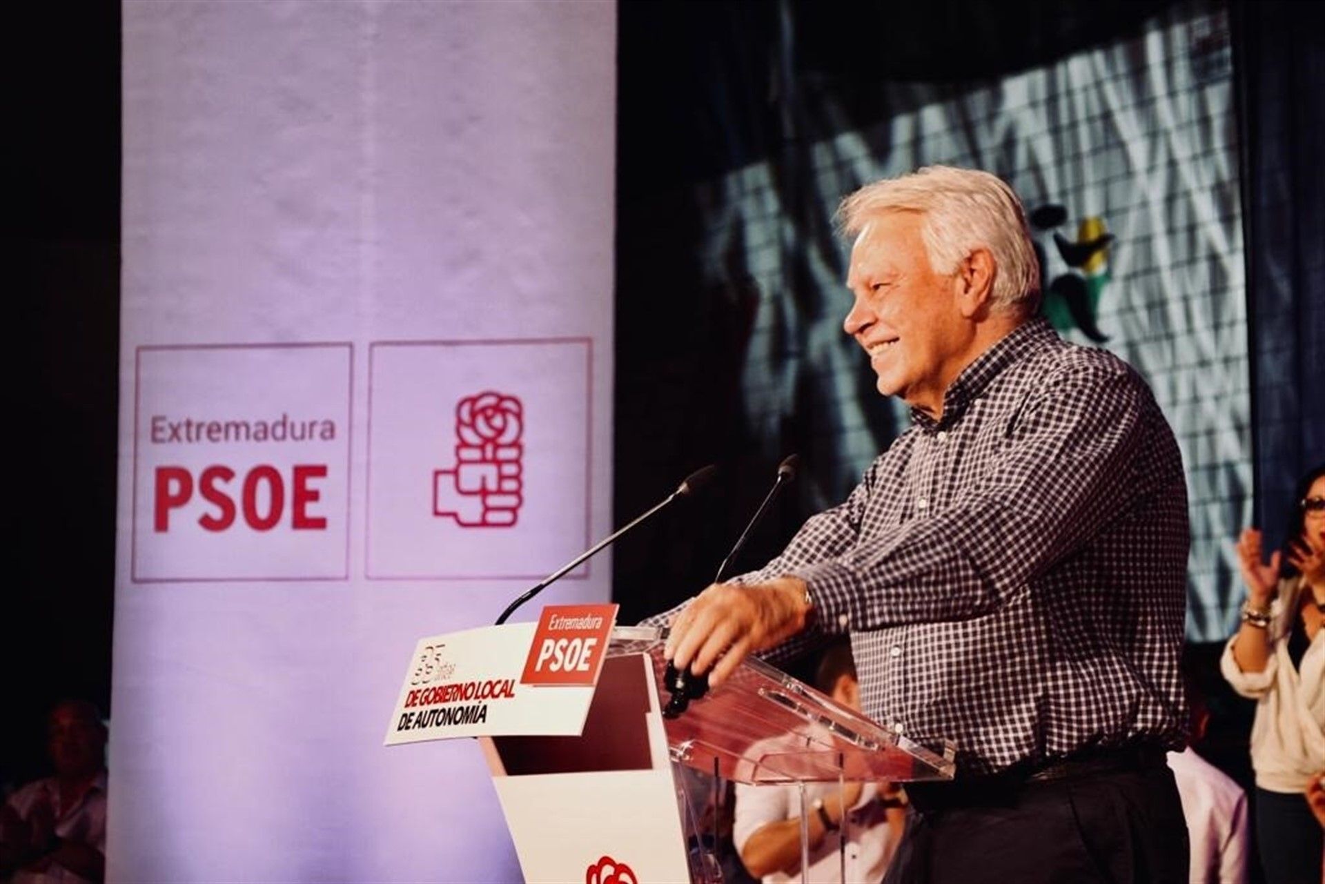 Felipe González en un acto del PSOE en Extremadura