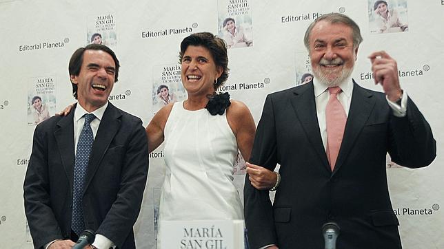 José María Aznar, María San Gil y Jaime Mayor Oreja en una foto de archivo. 