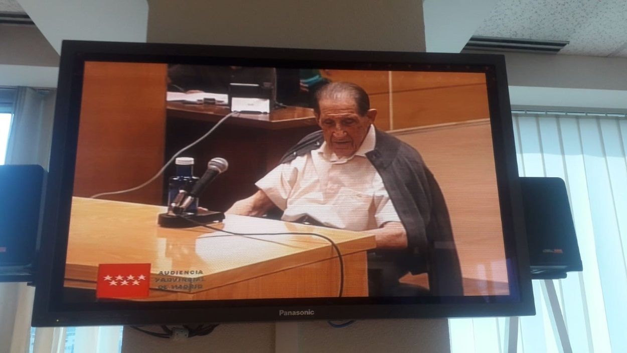 El doctor Eduardo Vela durante el juicio por el caso de los bebés robados
