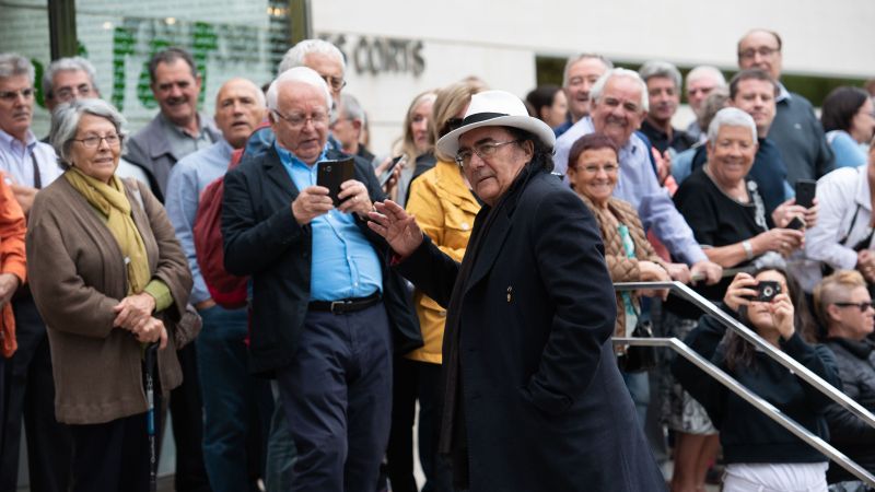 EuropaPress 1738142 El cantante italiano Al Bano llega al funeral de la soprano Montserrat Caballé en el tanatorio Les Corts de Barcelona 