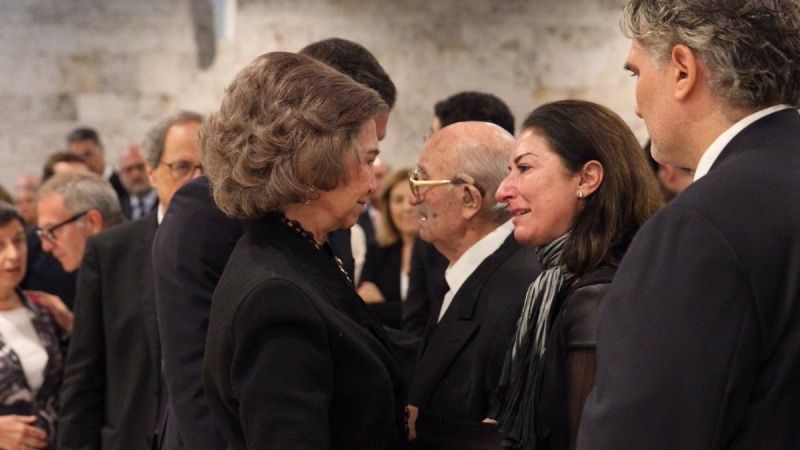 EuropaPress 1738454 La Reina Doña Sofía asistió al funeral en memoria de Montserrat Caballé que se celebró en el tanatorio de Les Corts en Barcelona