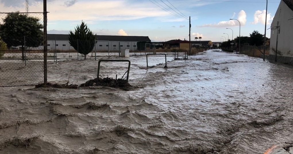 Inundación por el desbordamiento del Barranco Hondo de Tobares. Europa Press/Archivo