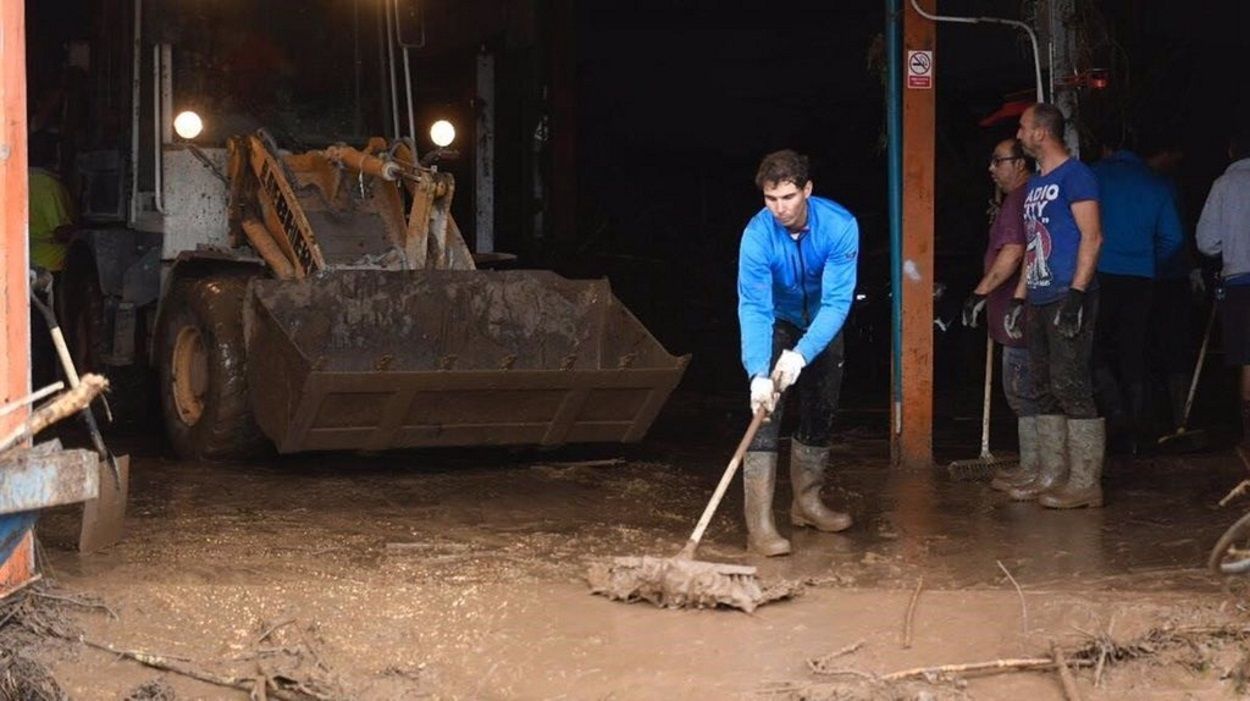 Rafa Nadal ayuda a los vecinos de Mallorca tras las inundaciones. Twitter