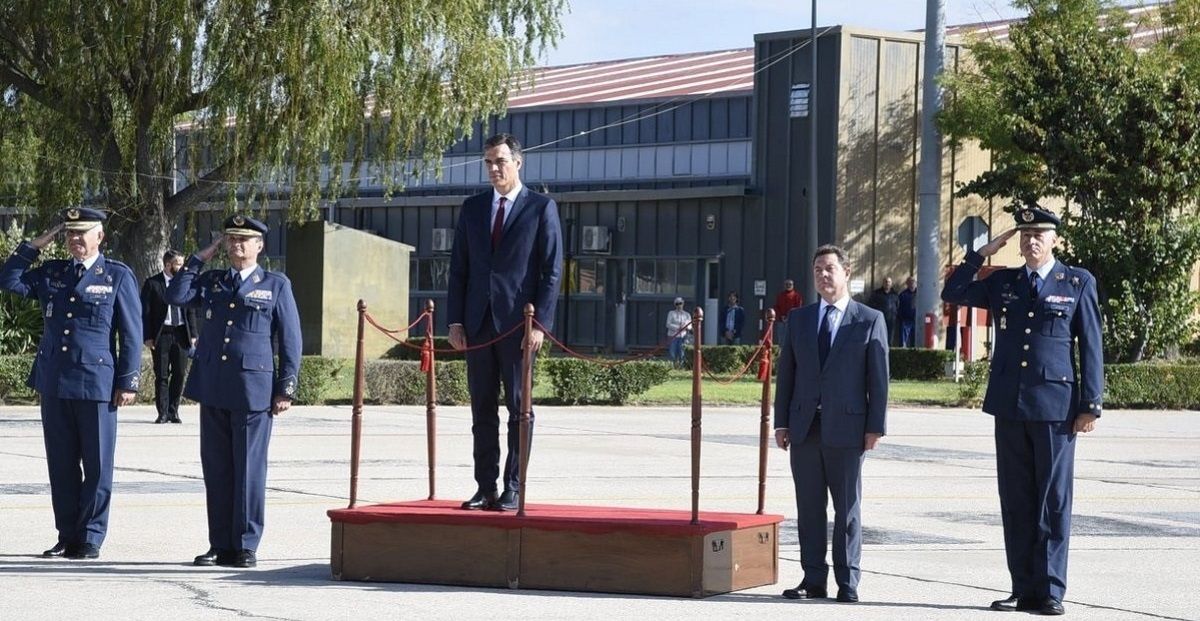 Pedro Sánchez en la Base aérea de Los Llanos. Europa Press