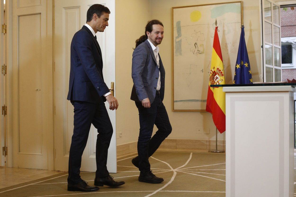 Pedro Sánchez y Pablo Iglesias antes de firmar el pacto por los Presupuestos