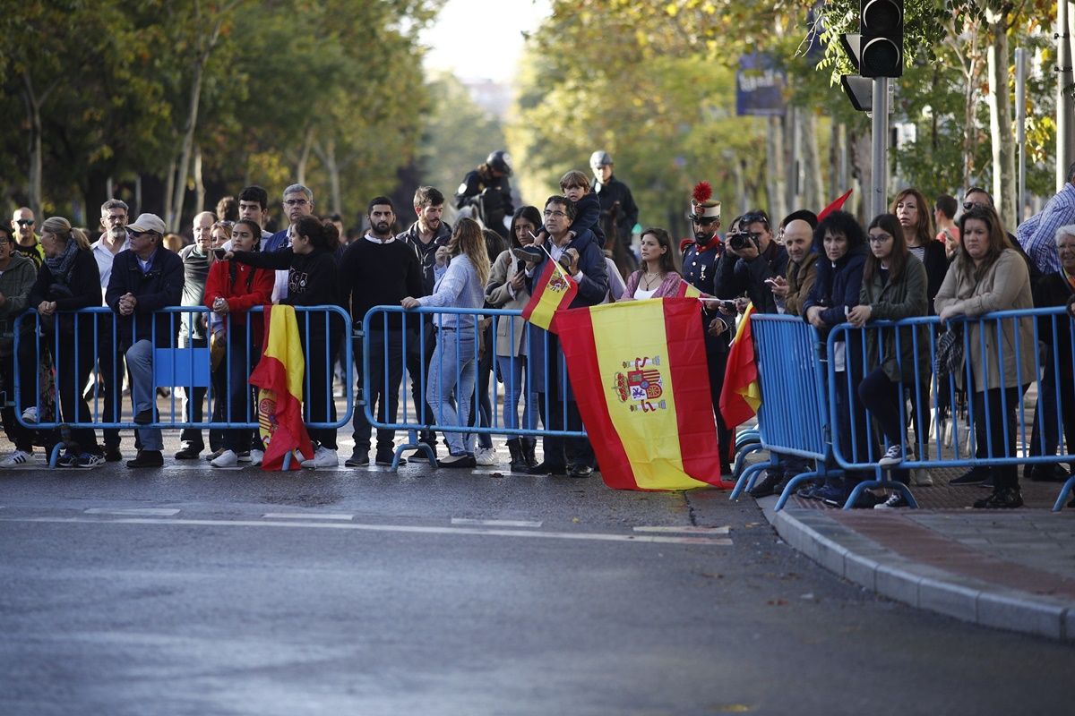 Asistentes al desfile del 12-O.