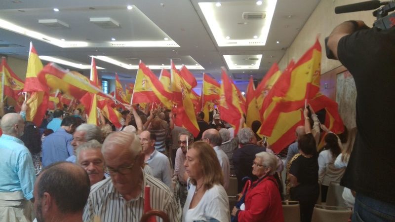 Banderas de España en un acto de Pablo Casado en Málaga.