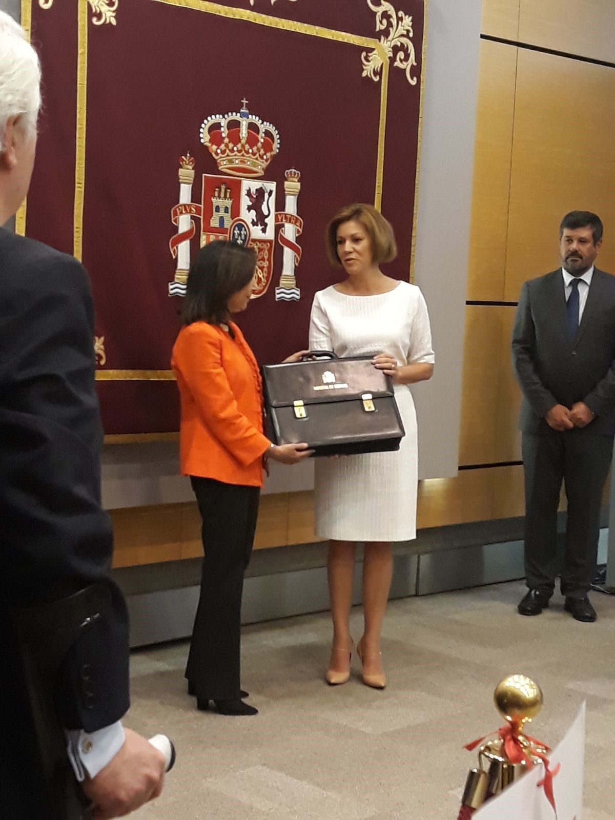 Margarita Robles toma posesión como ministra de Defensa