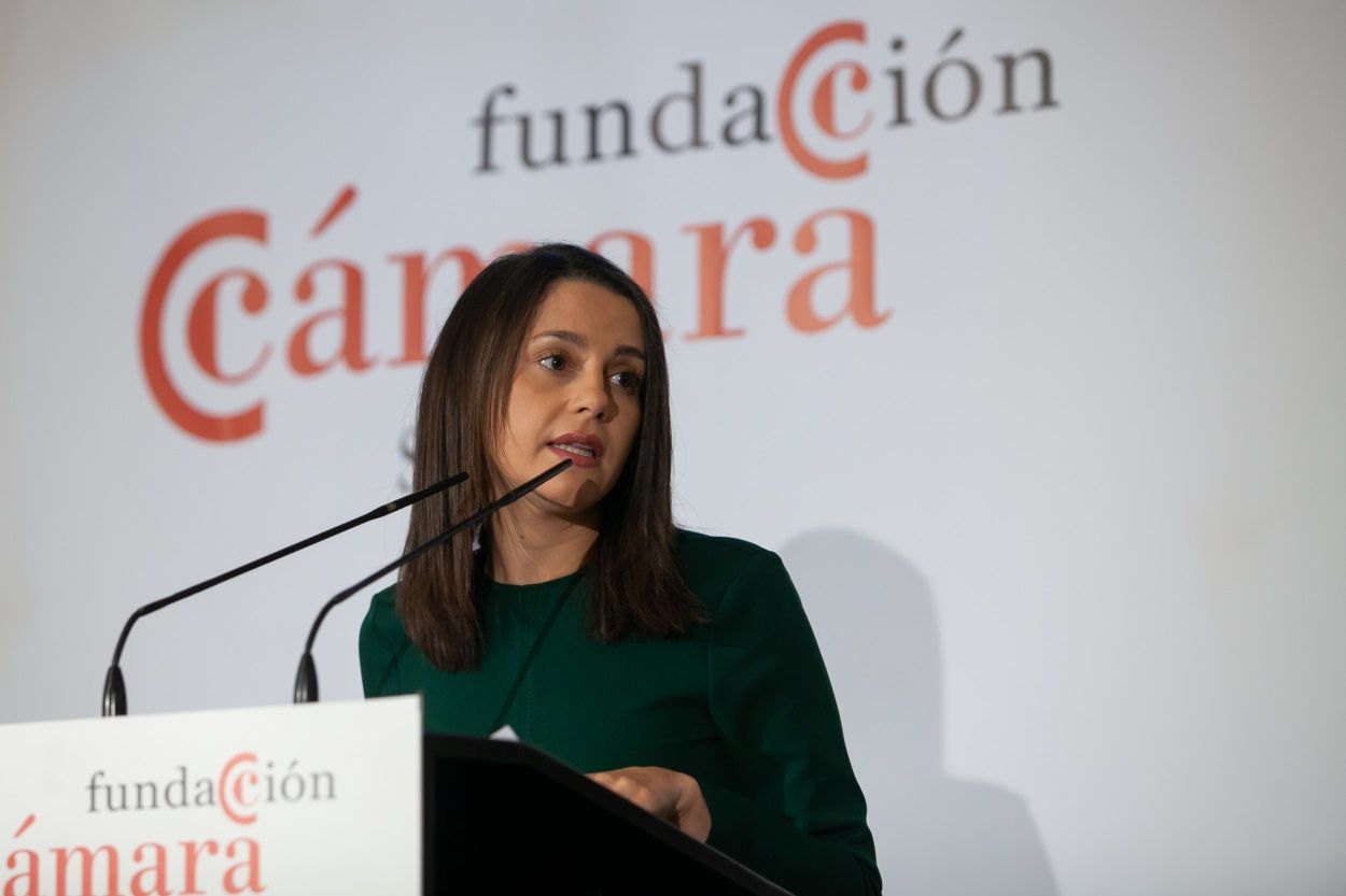Inés Arrimadas durante un desayuno informativo apoyando a Juan Marín, candidato de Ciudadanos a la Junta de Andalucía