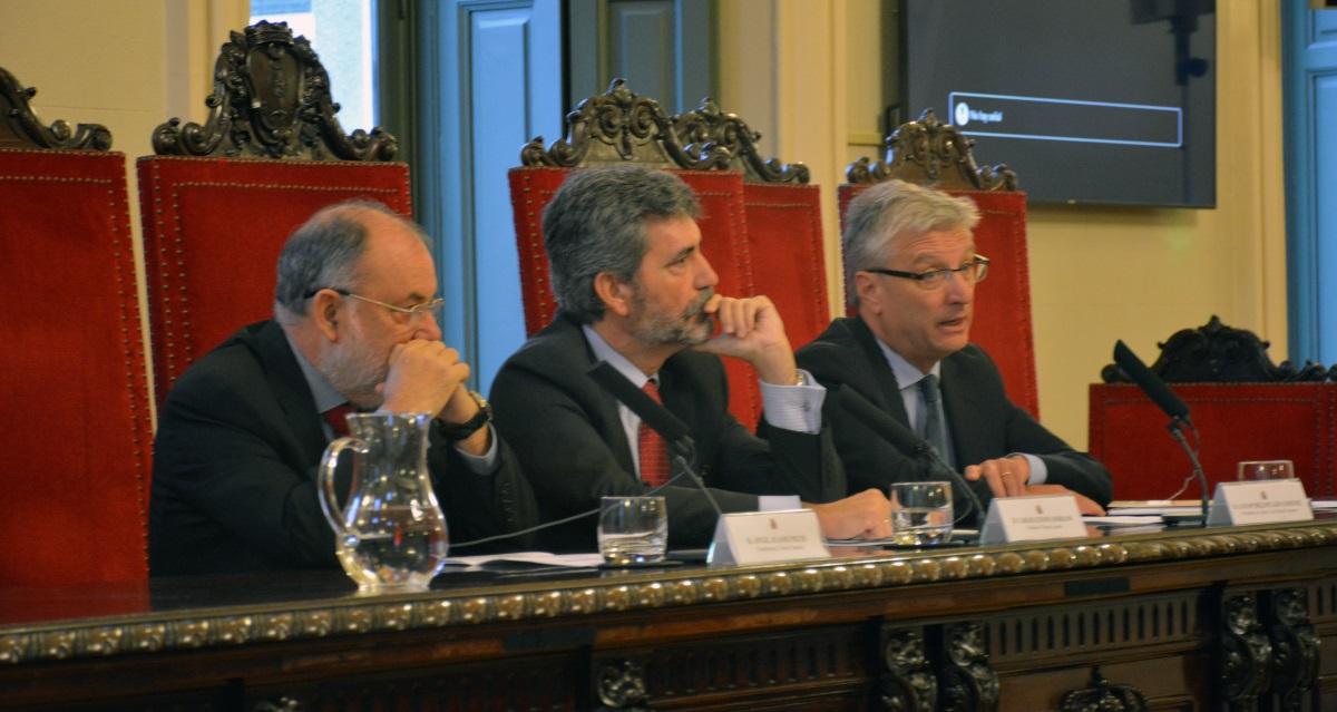 El presidente del Tribunal Supremo, Carlos Lesmes (c), junto al presidente de la Sala Tercera, Luis María Díez-Picazo (d). CGPJ