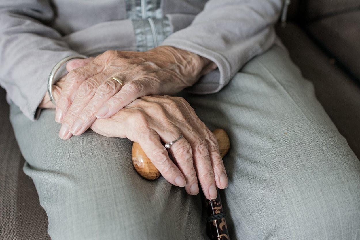 Las manos de una anciana. Pixabay