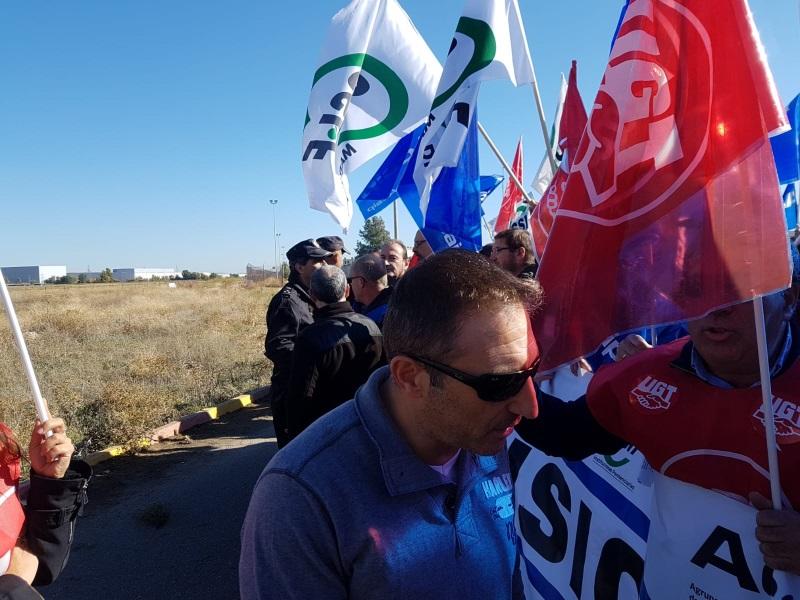 Funcionarios de Prisiones ante la cárcel de Alcalá Meco. UGT Funcionarios de Prisiones ante la cárcel de Alcalá Meco. UGT