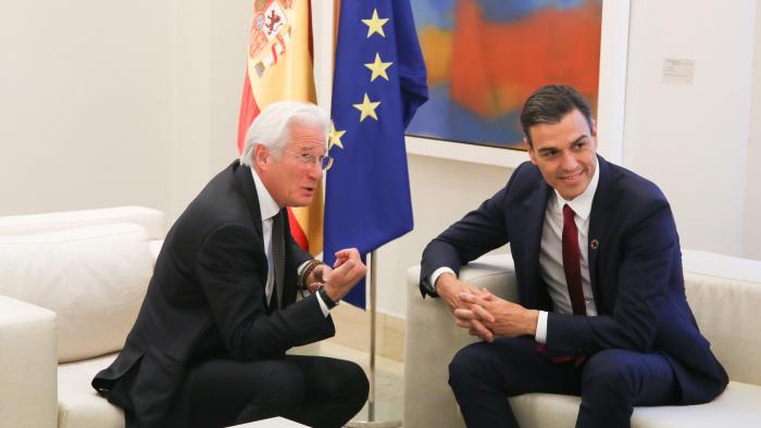 Pedro Sánchez se reúne con el activista y actor Richard Gere en el complejo de La Moncloa - Fuente EuropaPress Pedro Sánchez se reúne con el activista y actor Richard Gere en el complejo de La Moncloa - Fuente EuropaPress