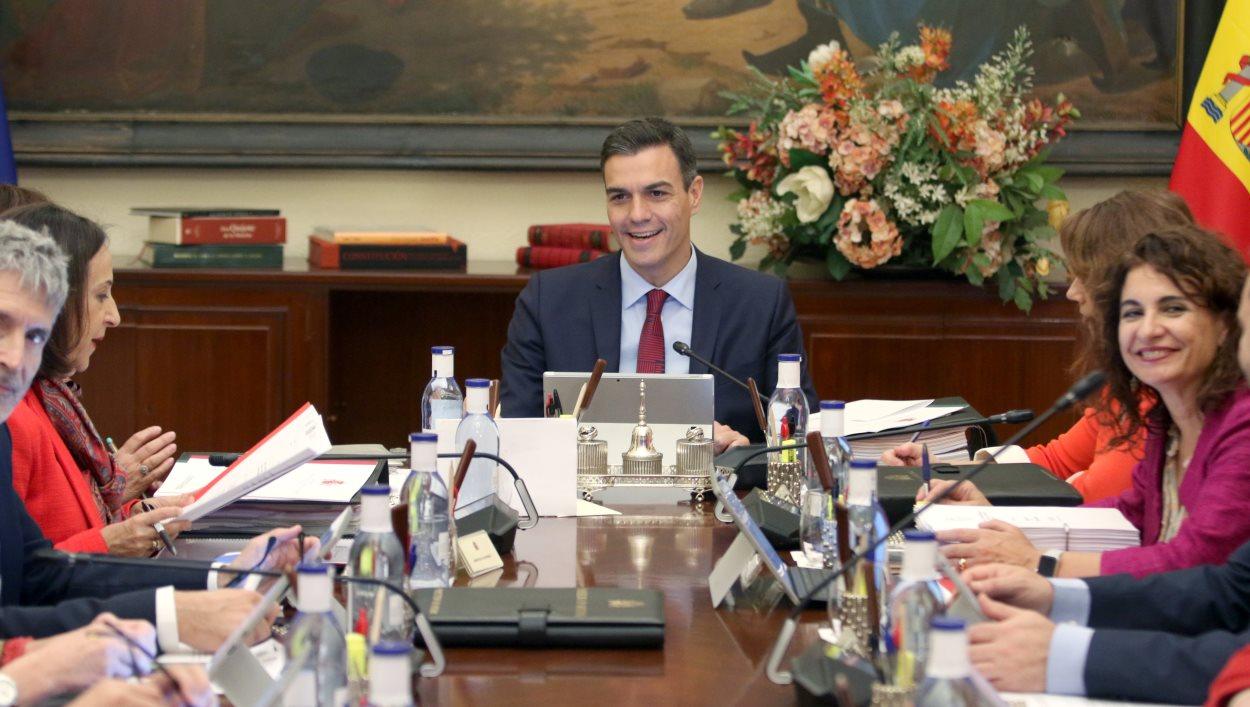 Pedro Sánchez junto a algunos de sus ministros. EP