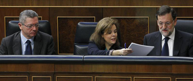 Gallardón teme que el PSOE legisle en el futuro contra "los ya nacidos"