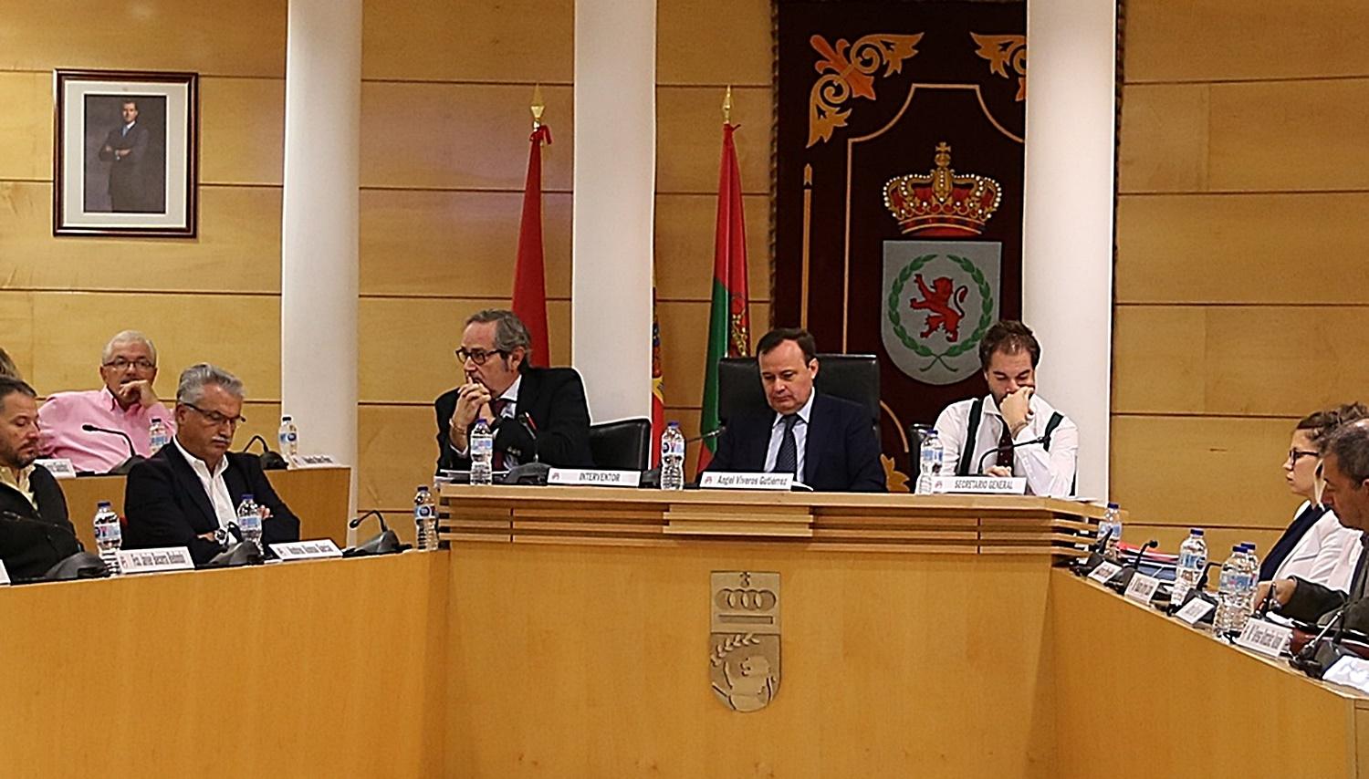 Imagen del pleno celebrado el día 22 en el que se dio cuenta de las acciones llevadas a cabo por el Ayuntamiento de Coslada en relación con el reparo del interventor. 