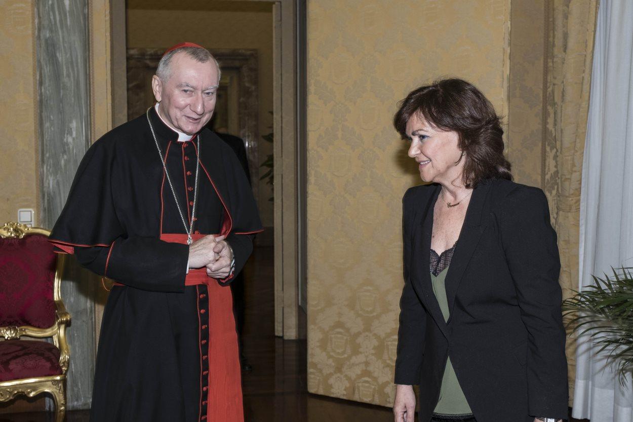 Carmen Calvo y Pietro Parolin se reúnen en el Vaticano y buscan una alternativa al traslado de los restos de Franco a la catedral de La Almudena. EP