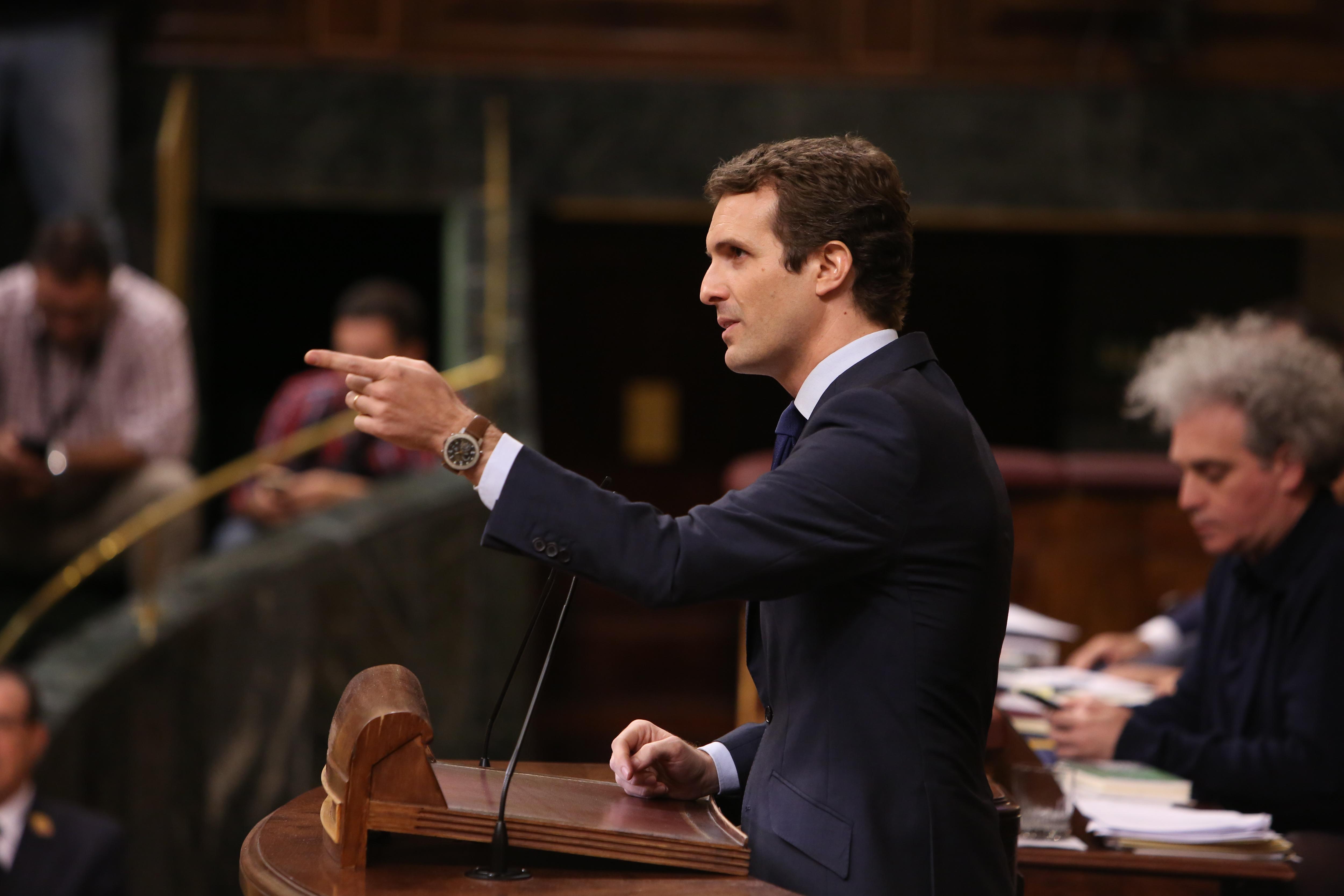 El presidente del PP, Pablo Casado, durante su intervención en el pleno del Congreso celebrado para tratar los temas abordados en el último Consejo Europeo y la venta de armas a Arabia Saudí.