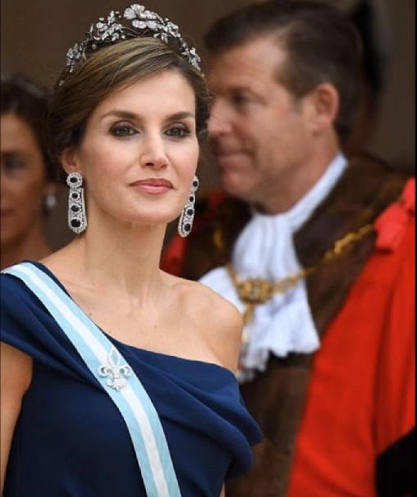 La reina Letizia con la tiara Floral - Captura Royal Fashion Channel