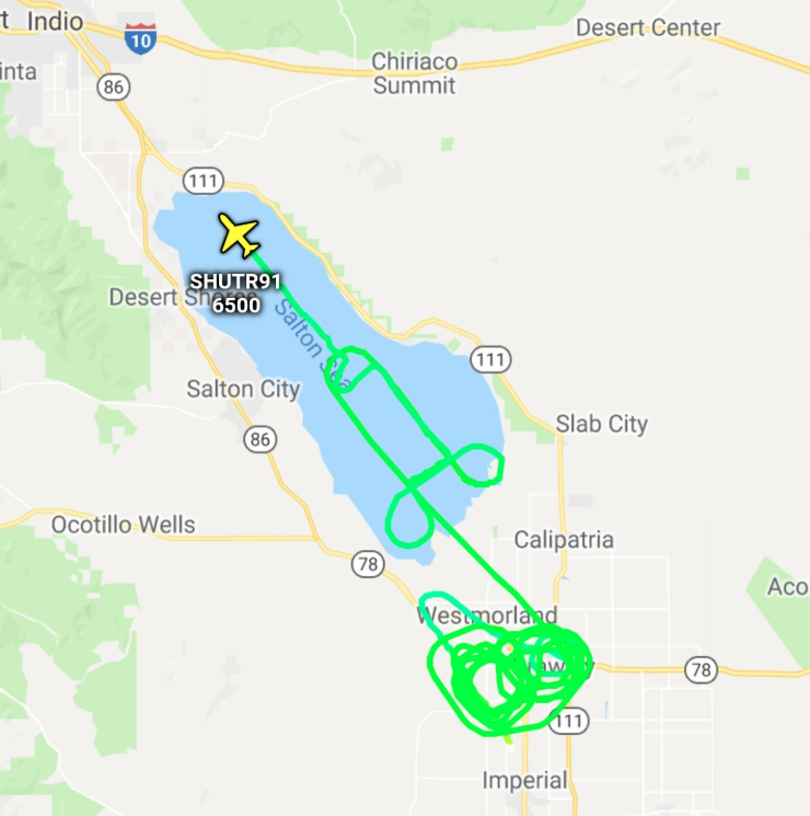 Estela del avión militar sobre California. Imagen: Aircraft Spots