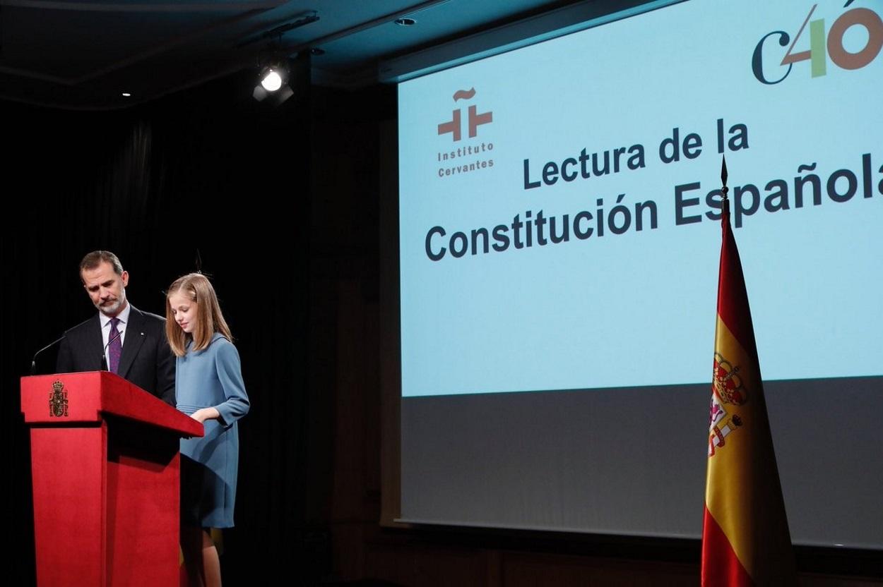 El rey Felipe VI y la princesa Leonor durante la lectura de la Constitución