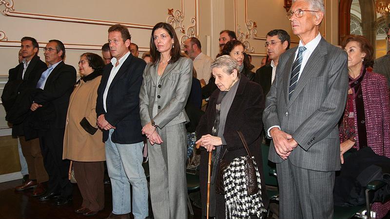 Mercedes Rajoy Brey, en el centro, de gris. DIPUTACIÓN PONTEVEDRA Mercedes Rajoy Brey, en el centro, de gris. DIPUTACIÓN PONTEVEDRA