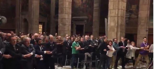 Captura del vídeo de Quim Torra bailando