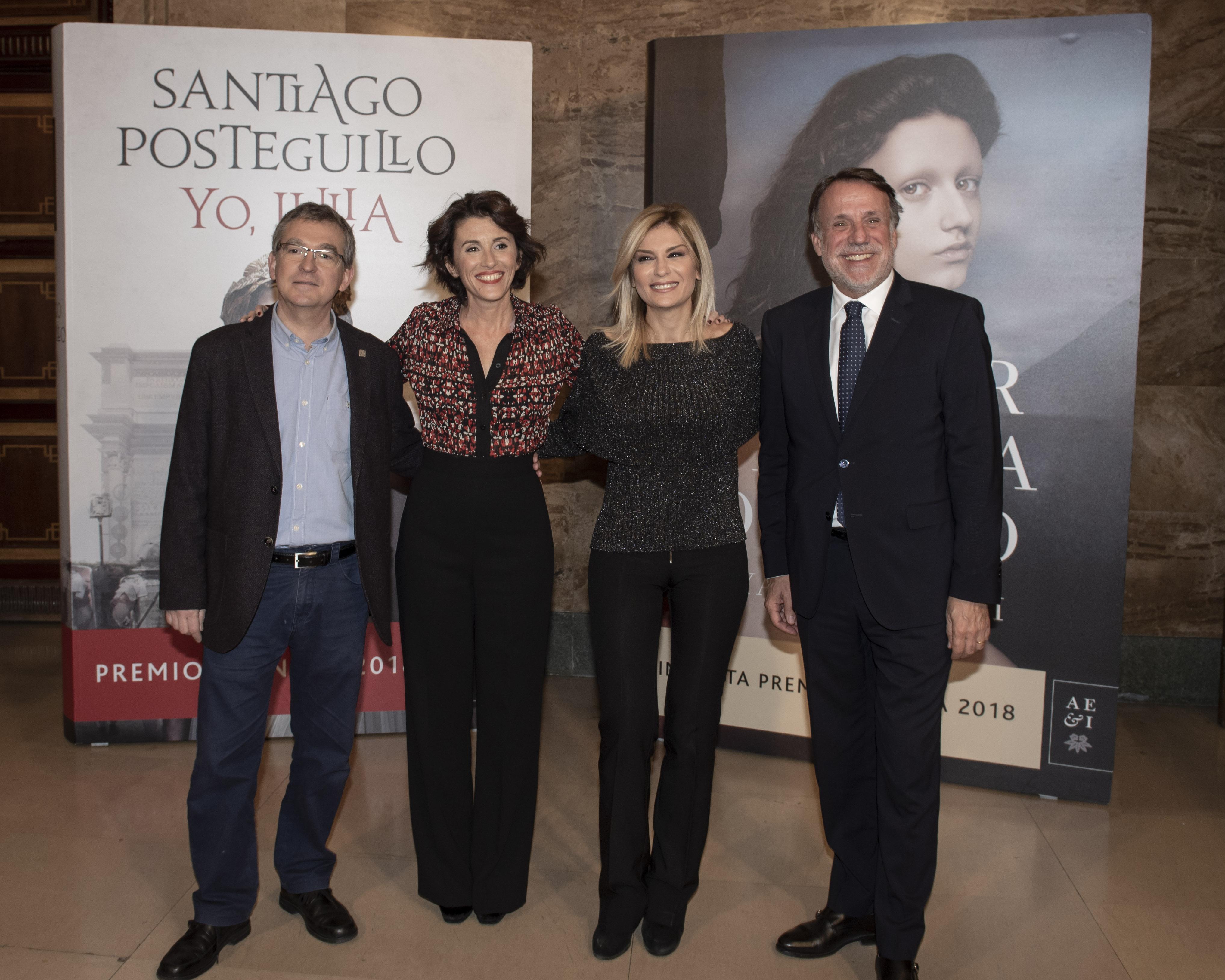 Santigo Posteguillo, Ayanta Barilli, Sandra Golpe, José Creuheras Foto A...