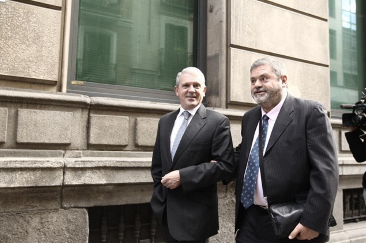 Pablo Crespo, acompañado de su abogado, Miguel Durán. EP
