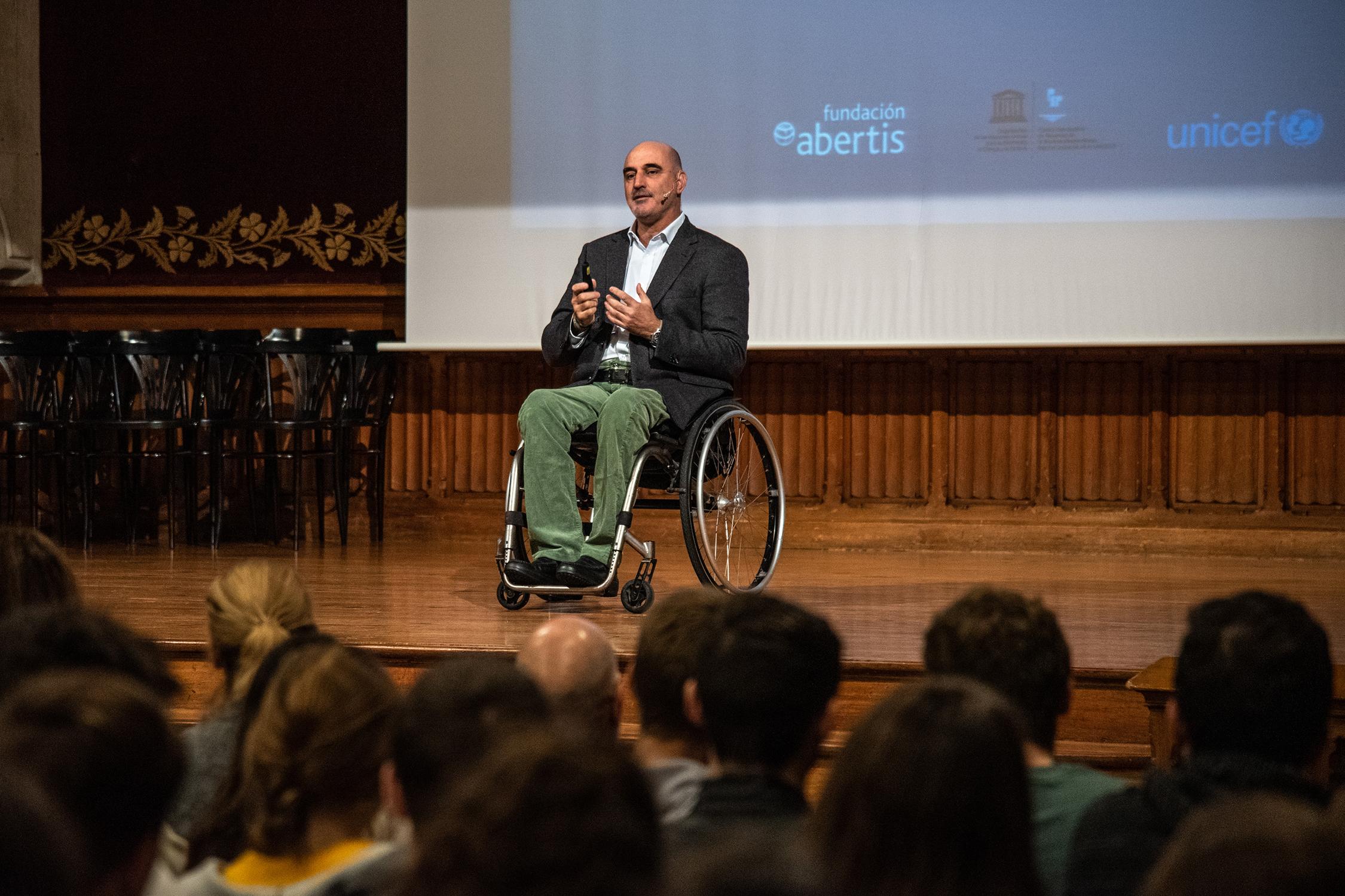 Sebas Lorente durante una de las charlas de concienciación de la Fundación Abertis.