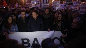 Pablo Iglesias y Alberto Garzón en la concentración ante el Tribunal Supremo contra la decisión sobre el impuesto a las hipotecas.