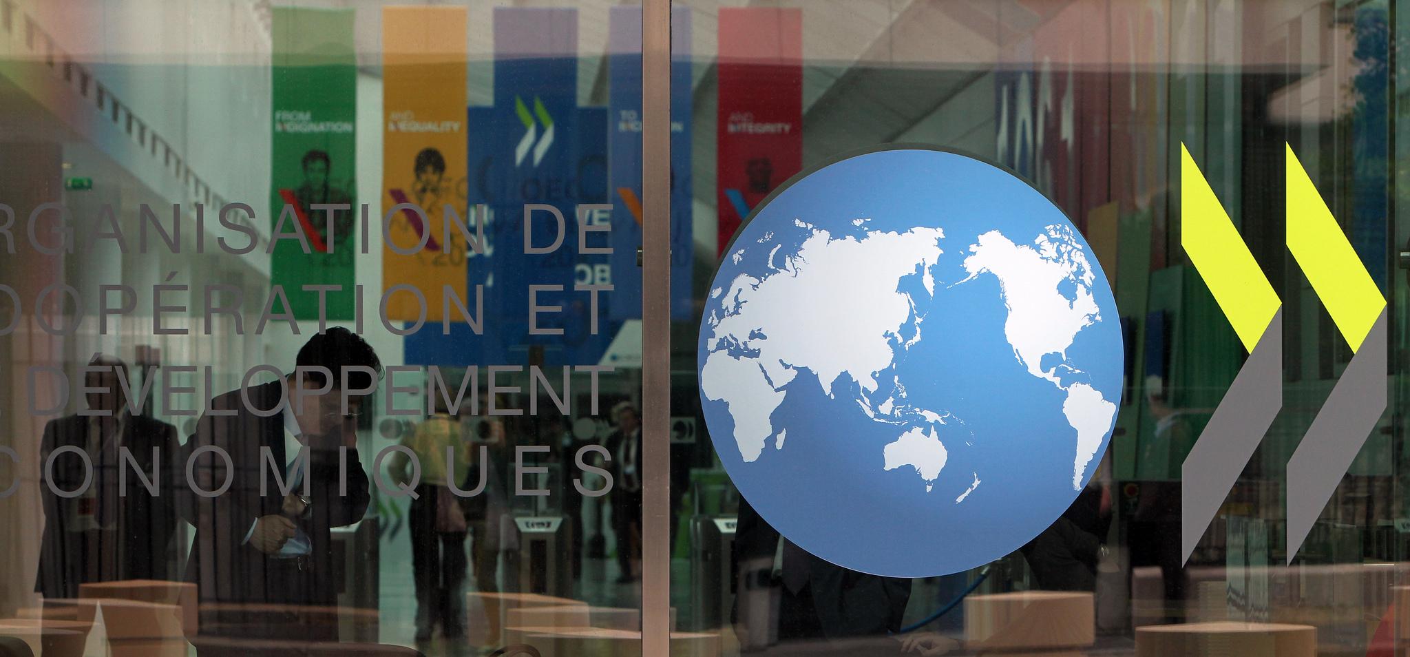 Detalle de la sede de la OCDE en París, Francia. 