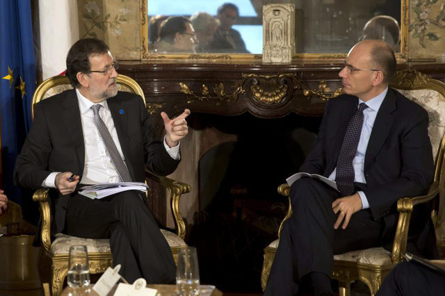 Rajoy dice que respeta la decisión de Mayor Oreja y que "seguirá con nosotros"