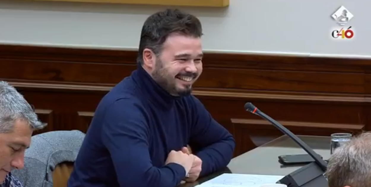 Gabriel Rufián interroga a Pablo Crespo en el seno de la comisión de investigación de la caja B del PP