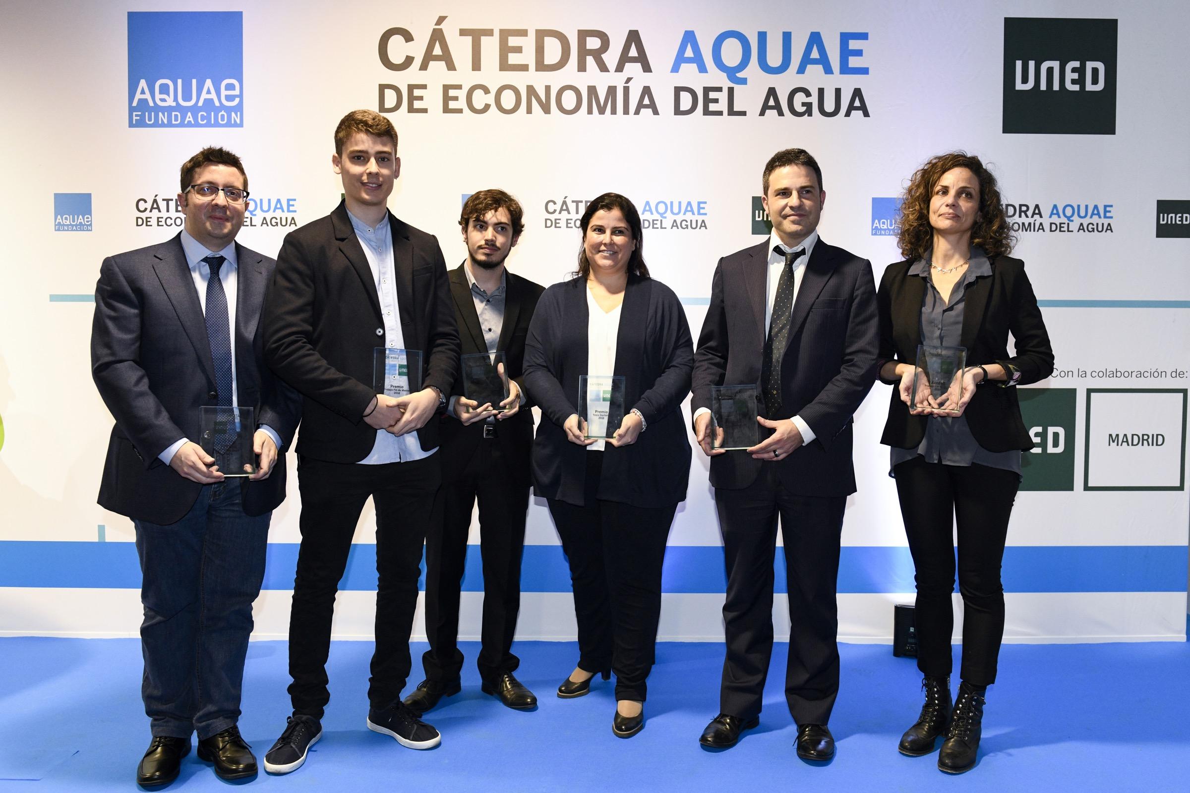 Foto de familia de los premiados en los V Premios Cátedra Aquae