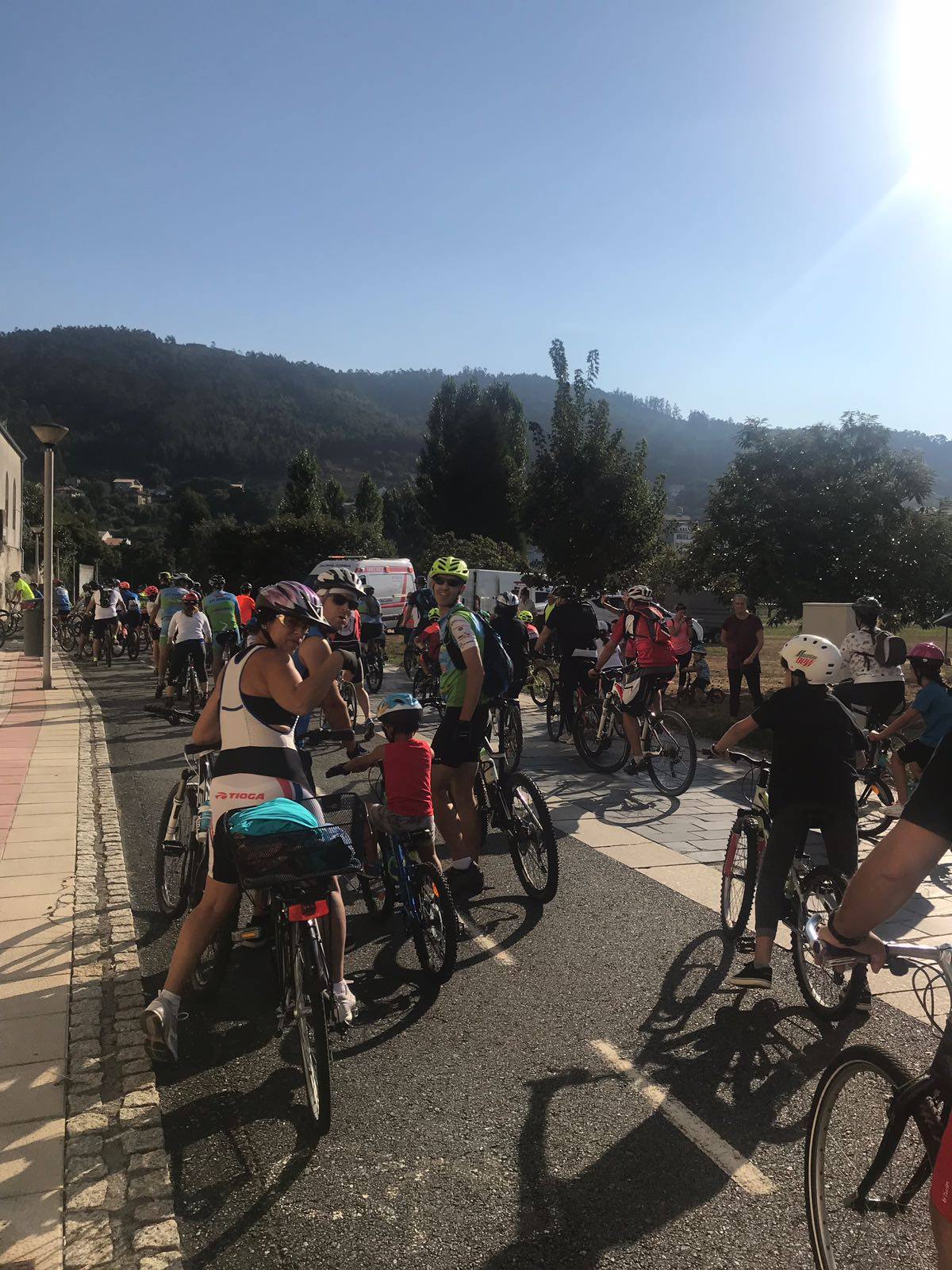 Vecinos de Narón en una marcha ciclista - Facebook Concello de Narón