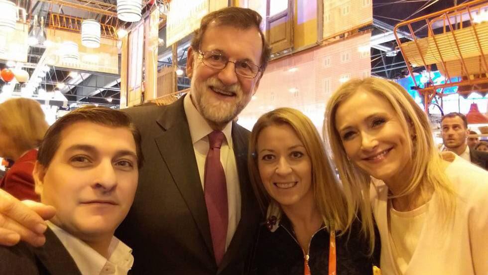 El 'Rey del Cachopo' junto a Mariano Rajoy y Cristina Cifuentes.