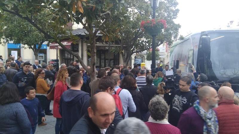Autobus de campaña de Susana Díaz Autobus de campaña de Susana Díaz
