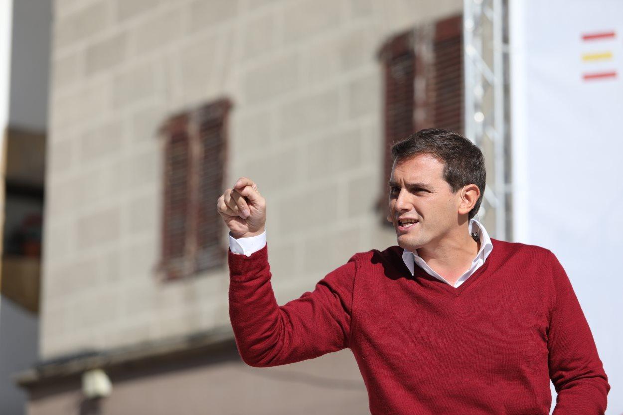 El presidente de Ciudadanos, Albert Rivera, interviene en el acto de la plataforma España Ciudadana en Alsasua, Navarra. EP