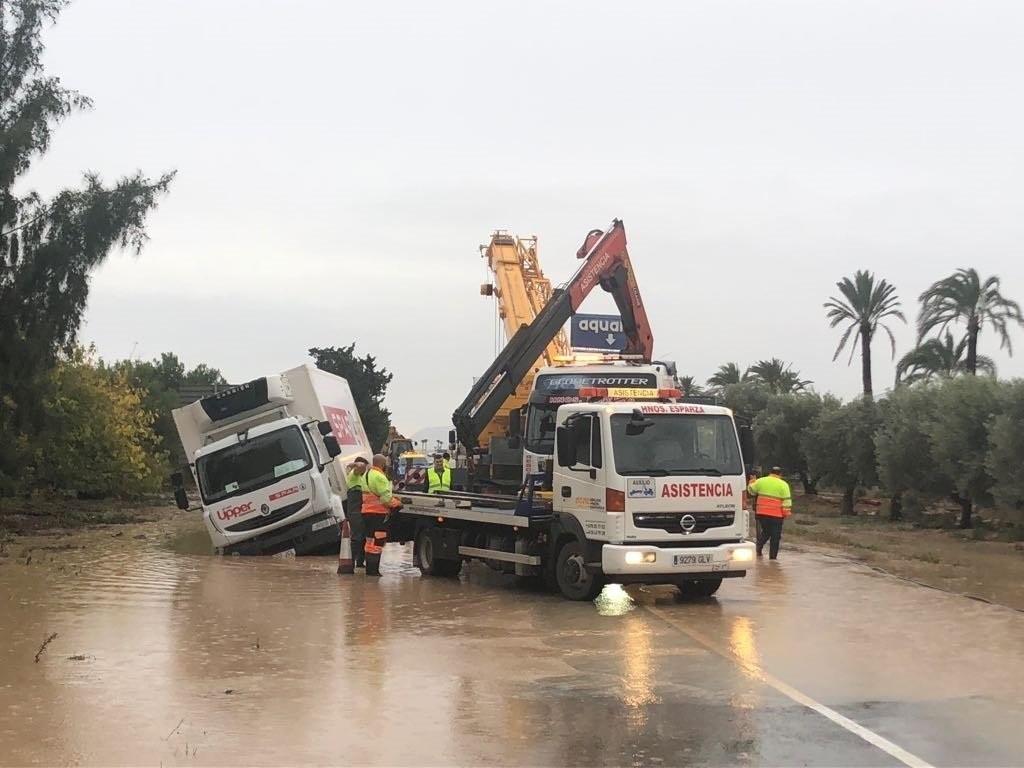 Carretera afectada por la lluvia