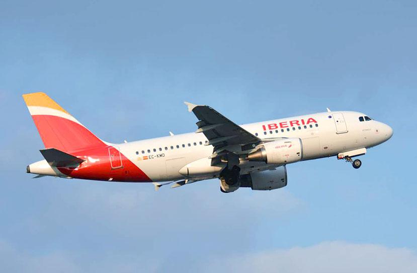 Imagen en vuelo de "Petirrojo", Airbus A319 de la flota de Iberia