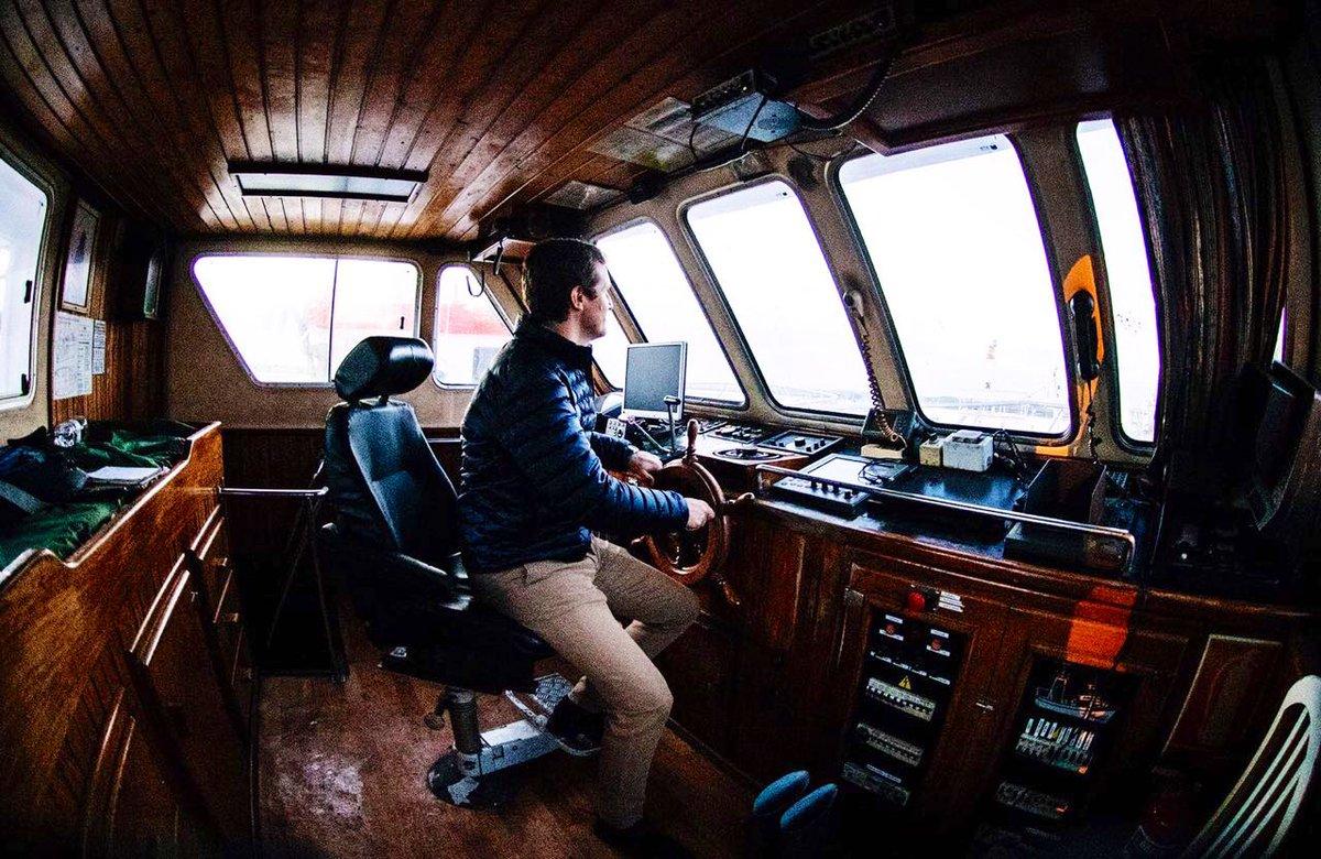 Pablo Casado, en un barco pesquero en Huelva. TWITTER